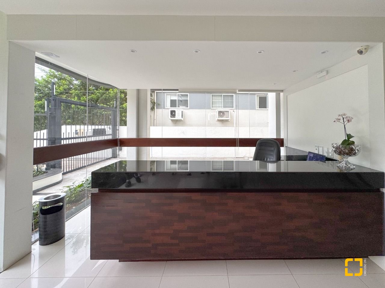 Apartamento com 211m², 7 quartos (sendo 3 suítes), 2 garagens, no bairro Centro em Florianópolis