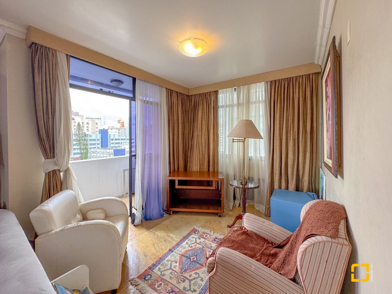 Apartamento com 211m², 7 quartos (sendo 3 suítes), 2 garagens, no bairro Centro em Florianópolis