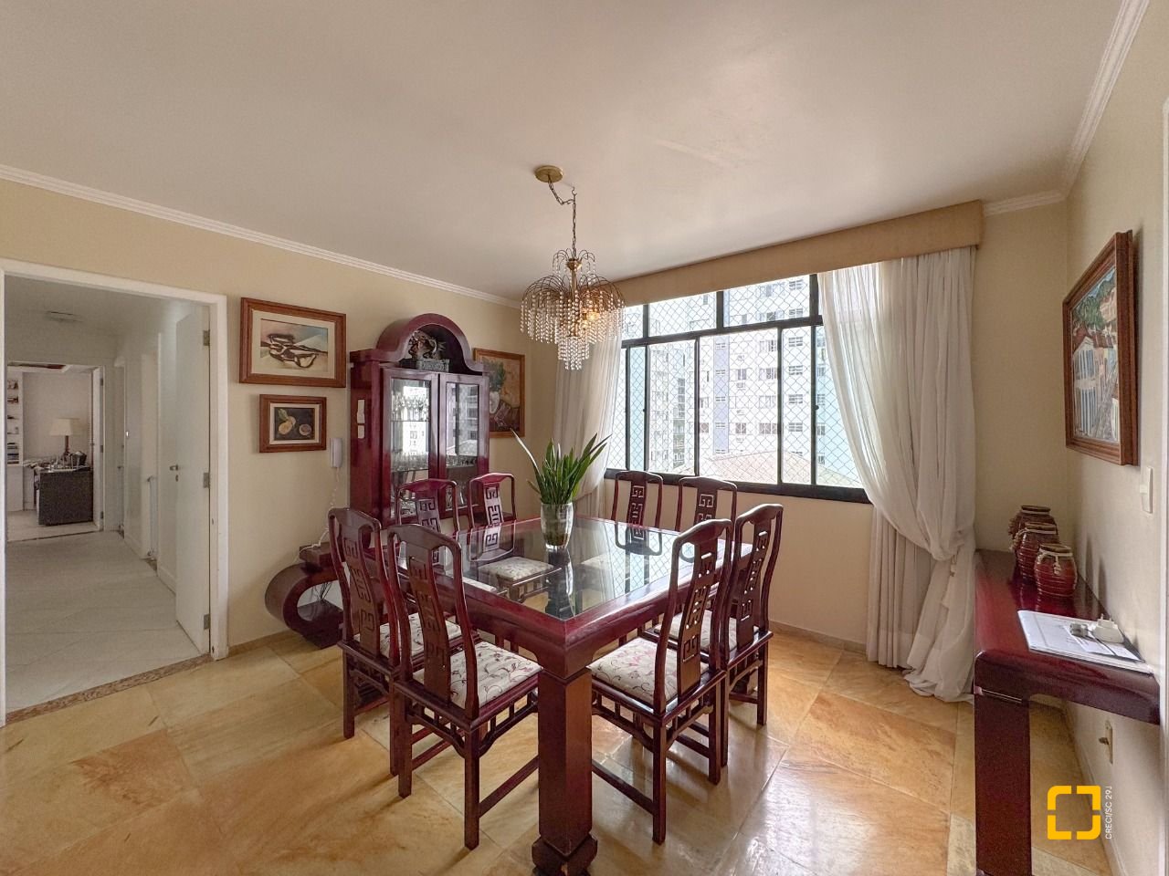Apartamento com 211m², 7 quartos (sendo 3 suítes), 2 garagens, no bairro Centro em Florianópolis