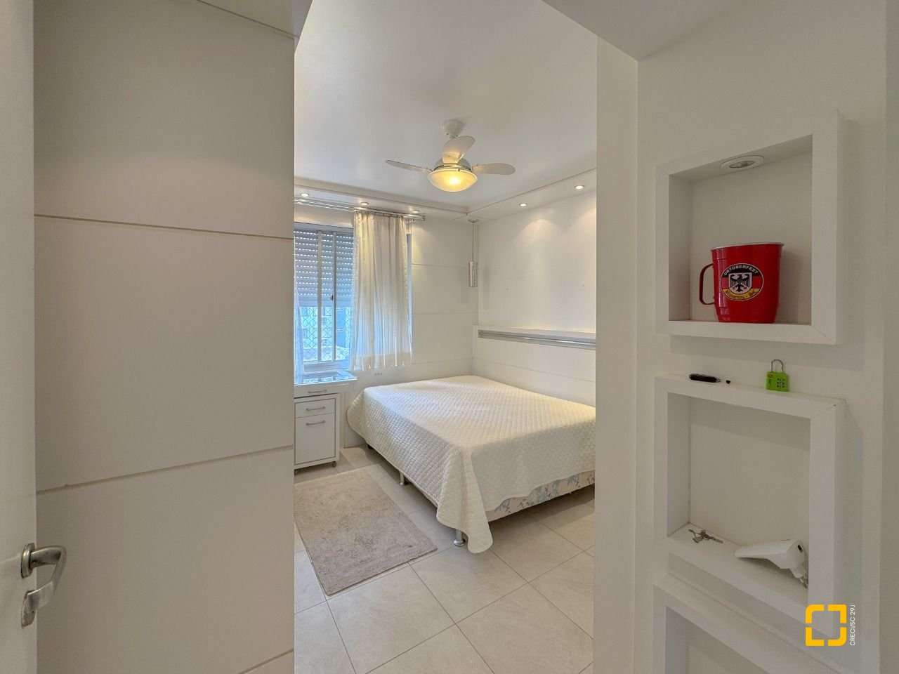 Apartamento com 211m², 7 quartos (sendo 3 suítes), 2 garagens, no bairro Centro em Florianópolis