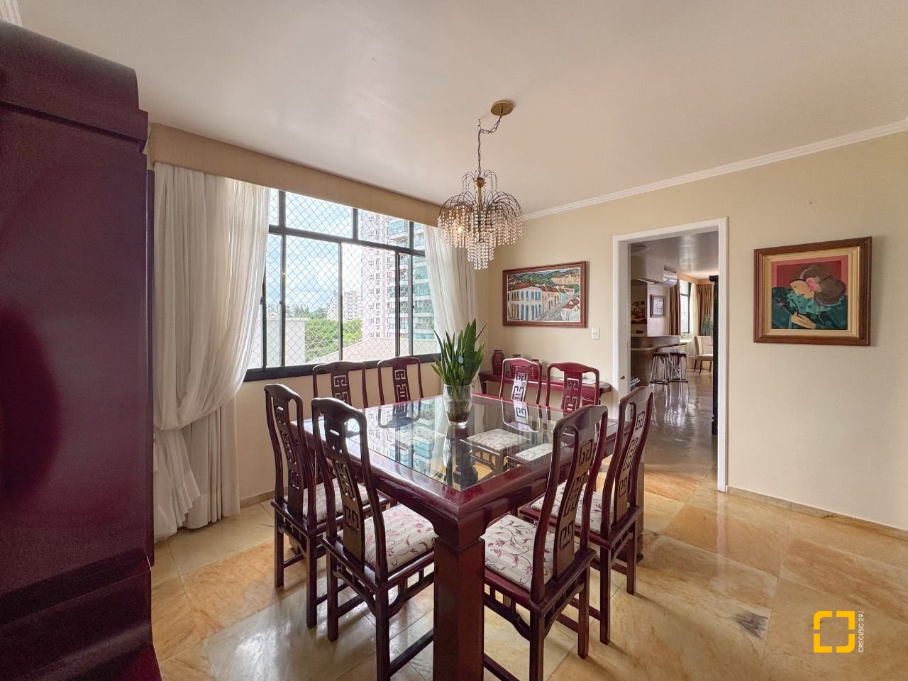 Apartamento com 211m², 7 quartos (sendo 3 suítes), 2 garagens, no bairro Centro em Florianópolis