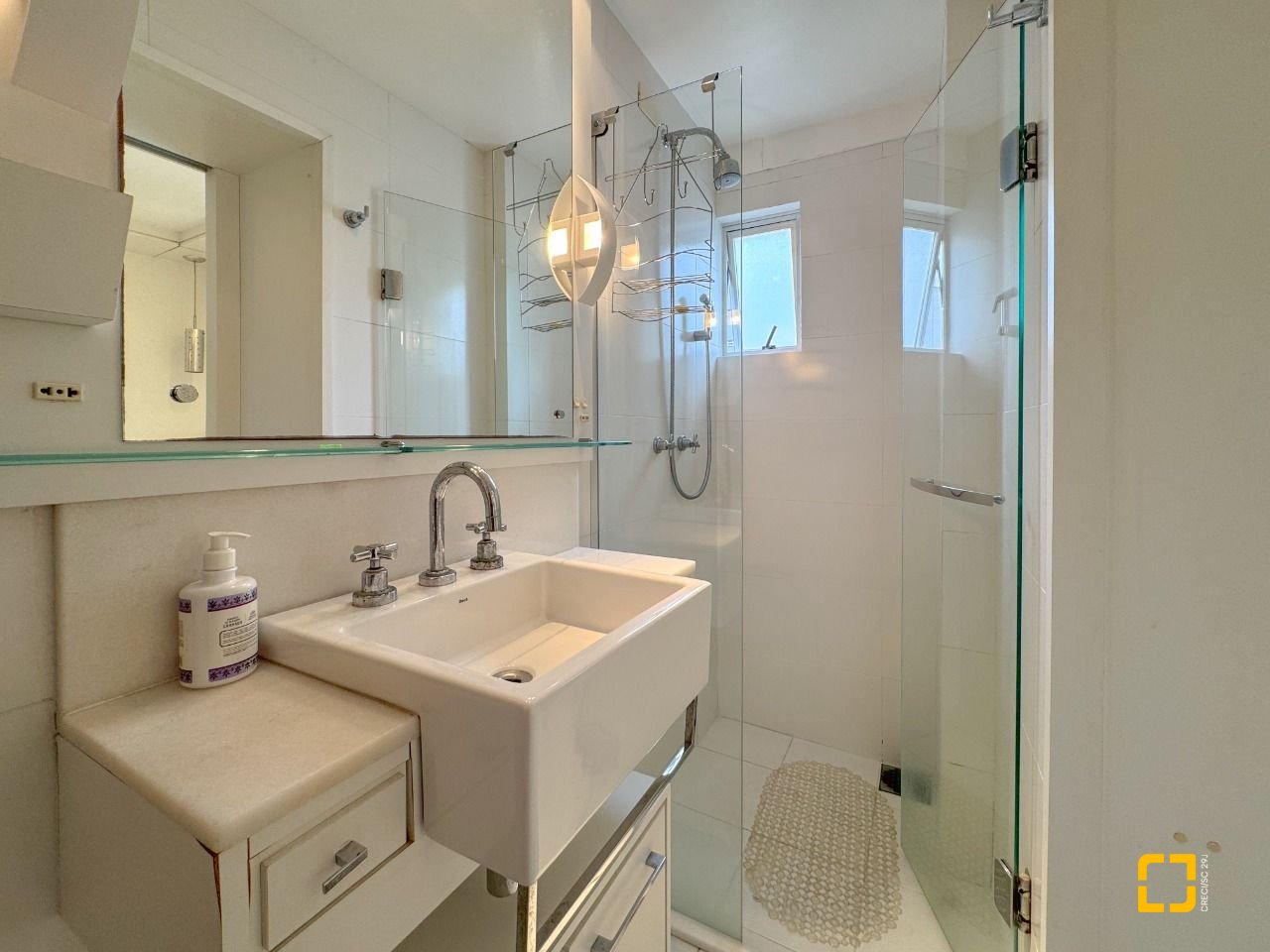 Apartamento com 211m², 7 quartos (sendo 3 suítes), 2 garagens, no bairro Centro em Florianópolis