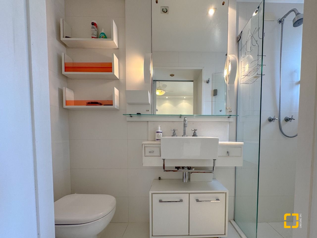 Apartamento com 211m², 7 quartos (sendo 3 suítes), 2 garagens, no bairro Centro em Florianópolis