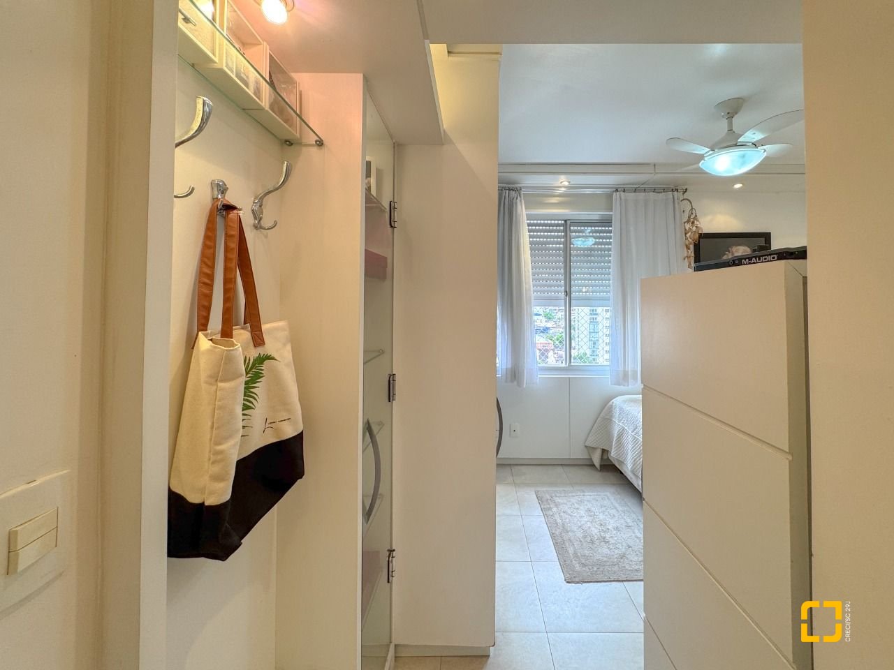 Apartamento com 211m², 7 quartos (sendo 3 suítes), 2 garagens, no bairro Centro em Florianópolis