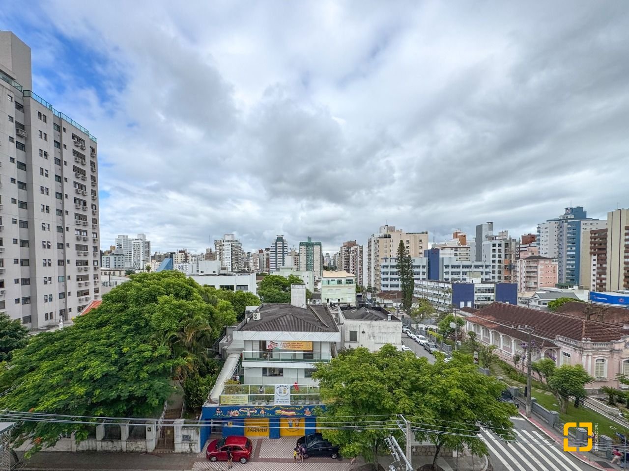 Apartamento com 211m², 7 quartos (sendo 3 suítes), 2 garagens, no bairro Centro em Florianópolis