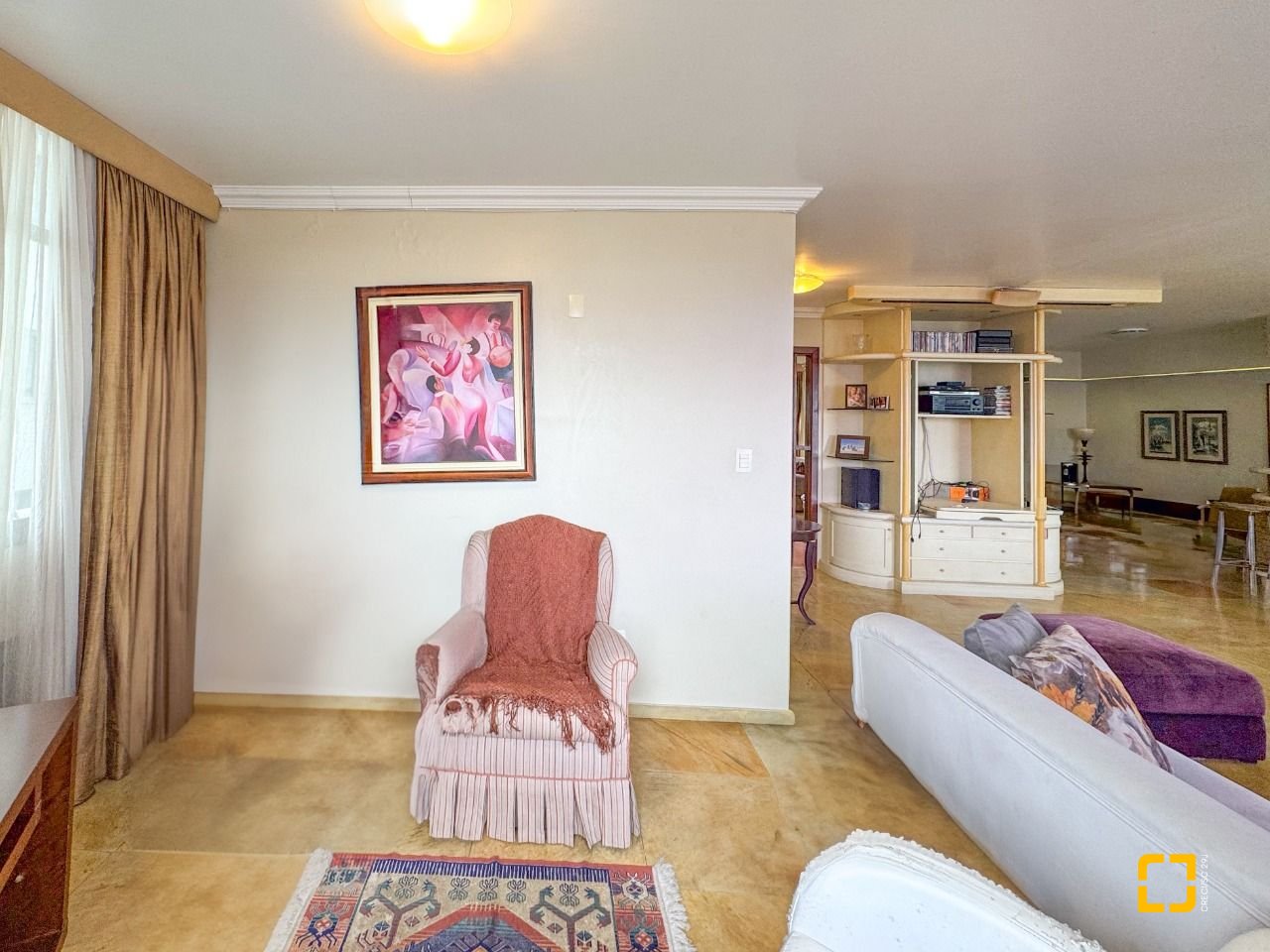 Apartamento com 211m², 7 quartos (sendo 3 suítes), 2 garagens, no bairro Centro em Florianópolis