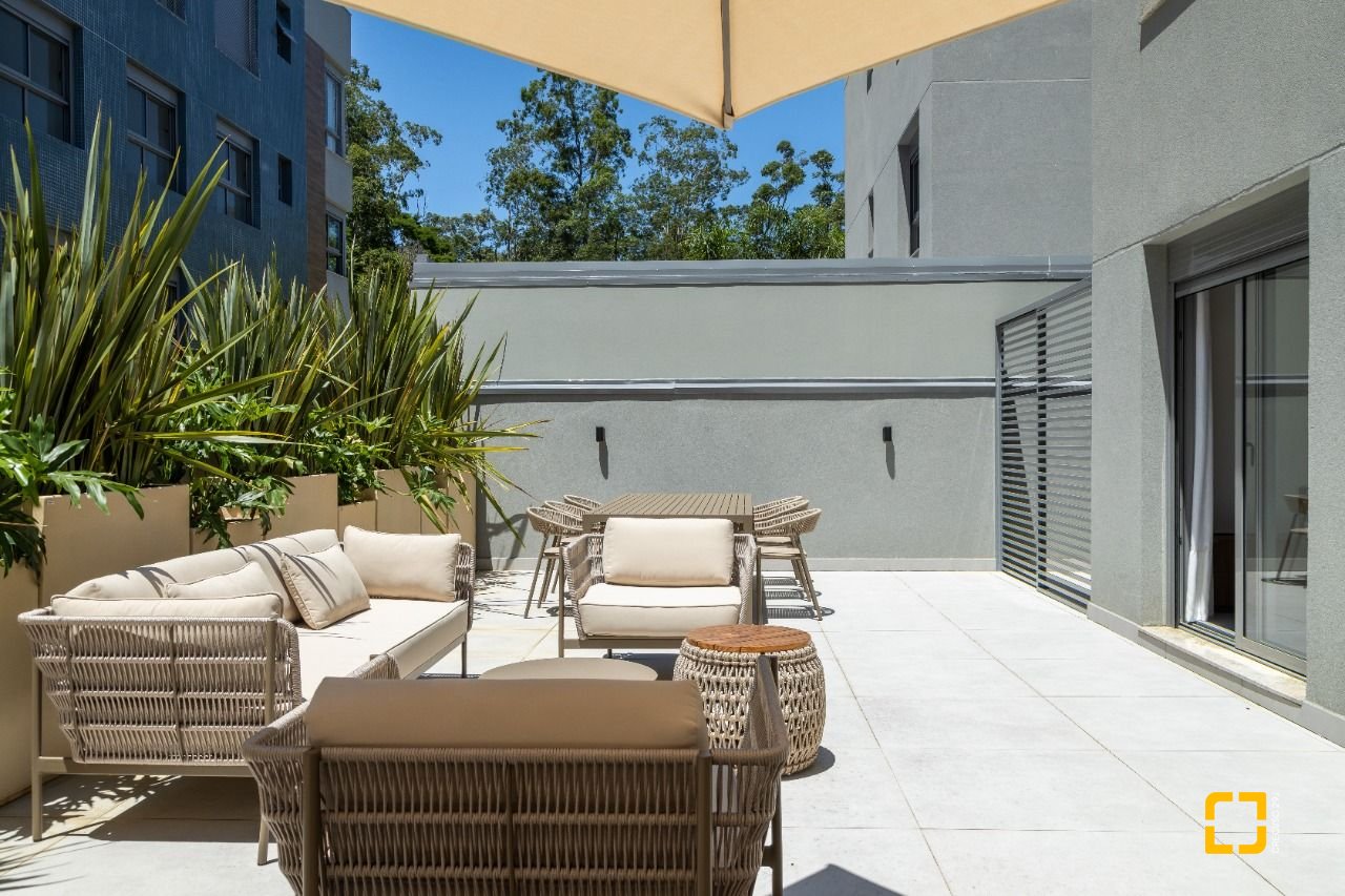Apartamento com 268m², 6 quartos (sendo 3 suítes), 2 garagens, no bairro Cacupé em Florianópolis