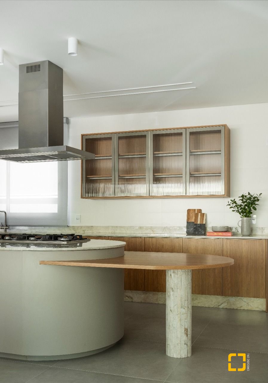 Apartamento com 268m², 6 quartos (sendo 3 suítes), 2 garagens, no bairro Cacupé em Florianópolis
