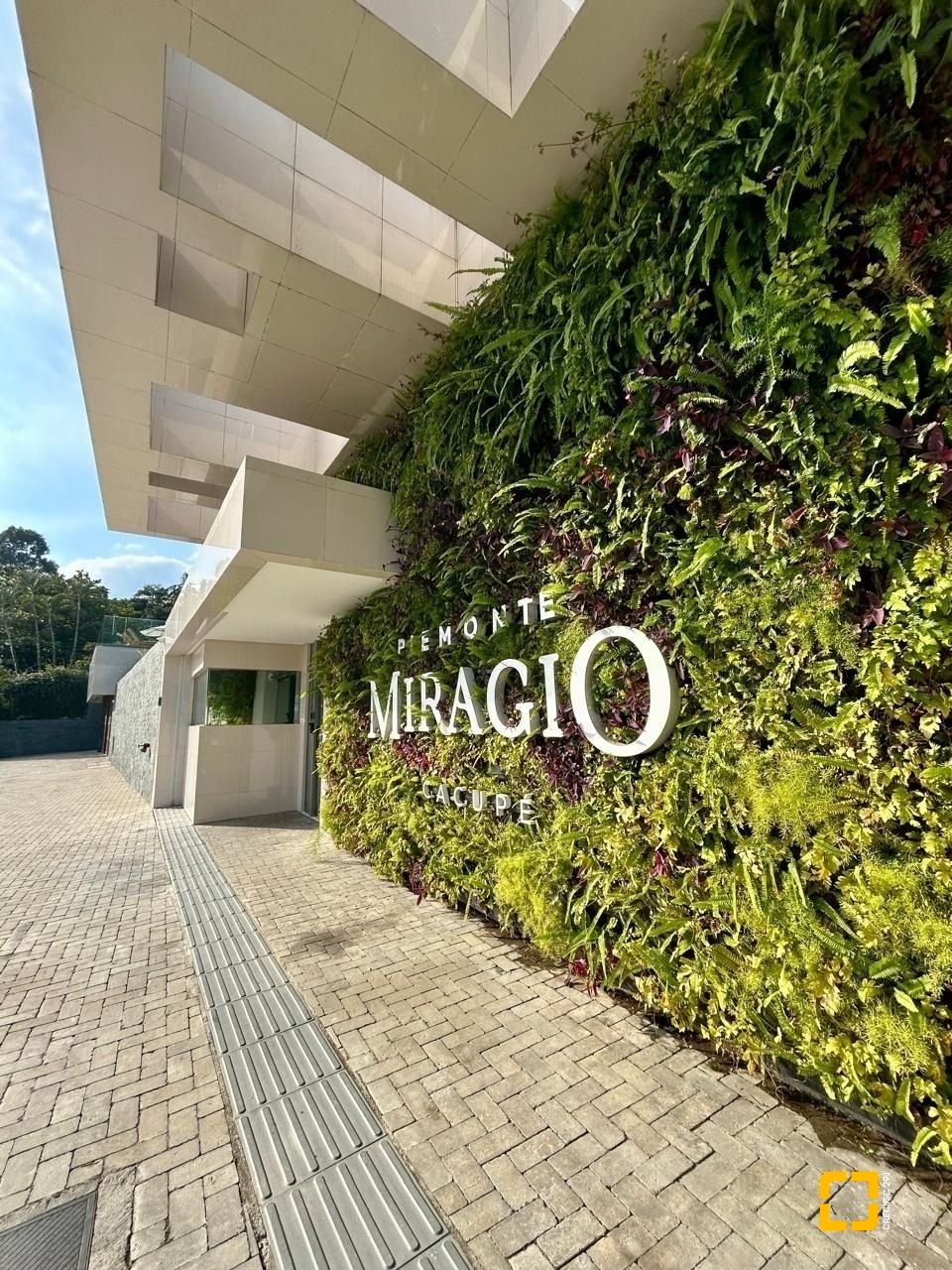 Apartamento com 268m², 6 quartos (sendo 3 suítes), 2 garagens, no bairro Cacupé em Florianópolis