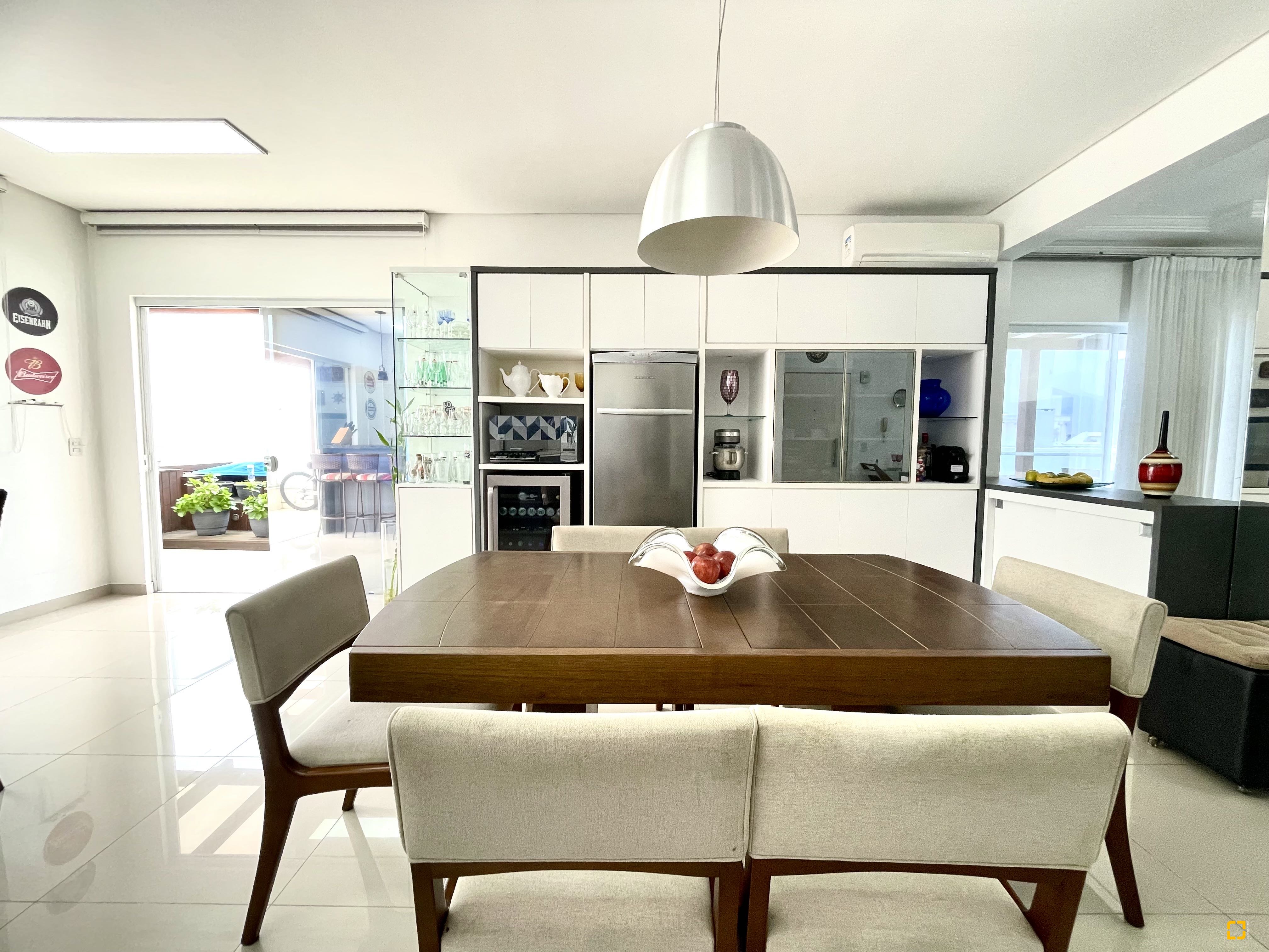 Cobertura com 224m², 4 quartos (sendo 1 suíte), 2 garagens, no bairro Ingleses em Florianópolis