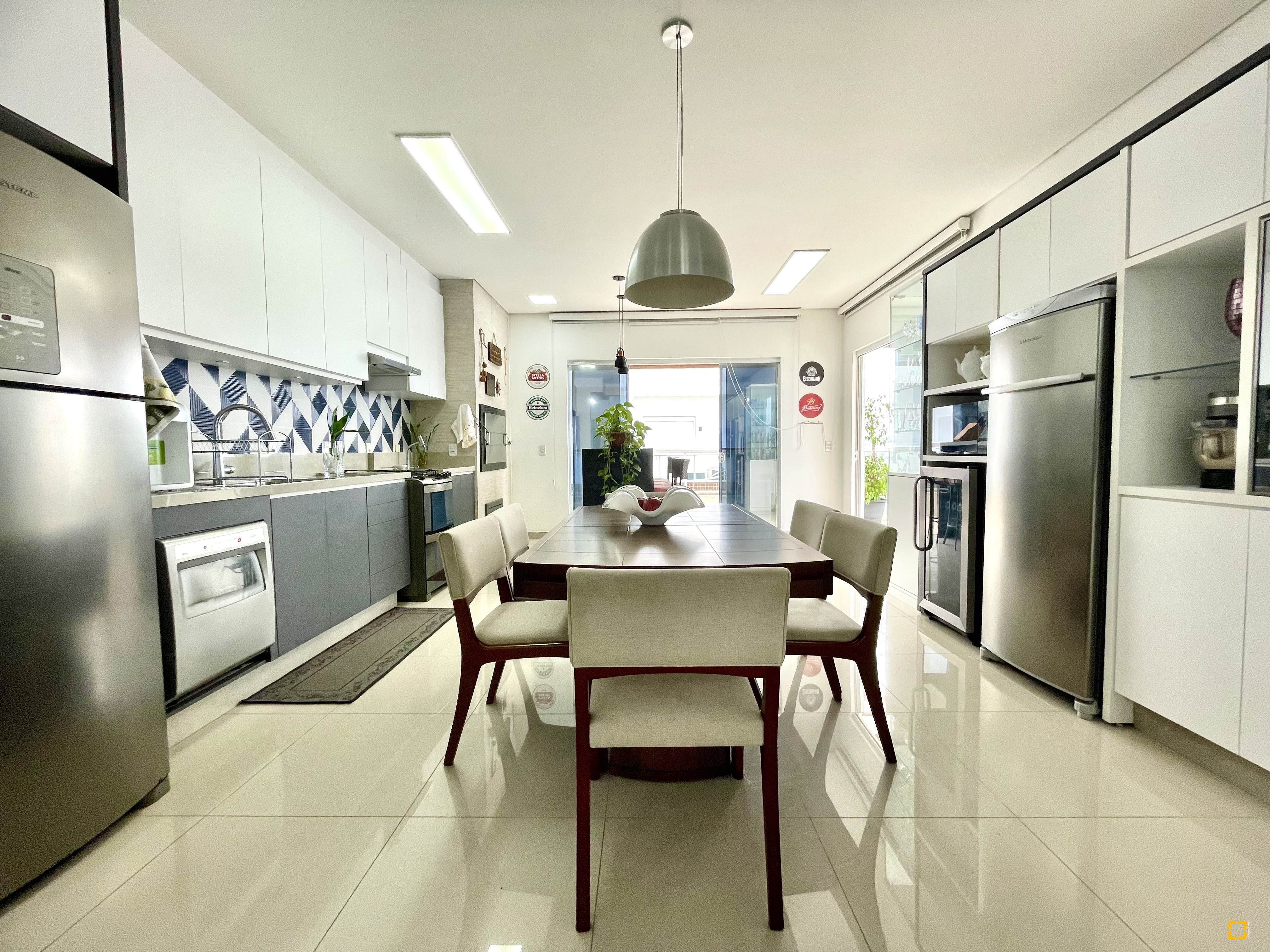 Cobertura com 224m², 4 quartos (sendo 1 suíte), 2 garagens, no bairro Ingleses em Florianópolis
