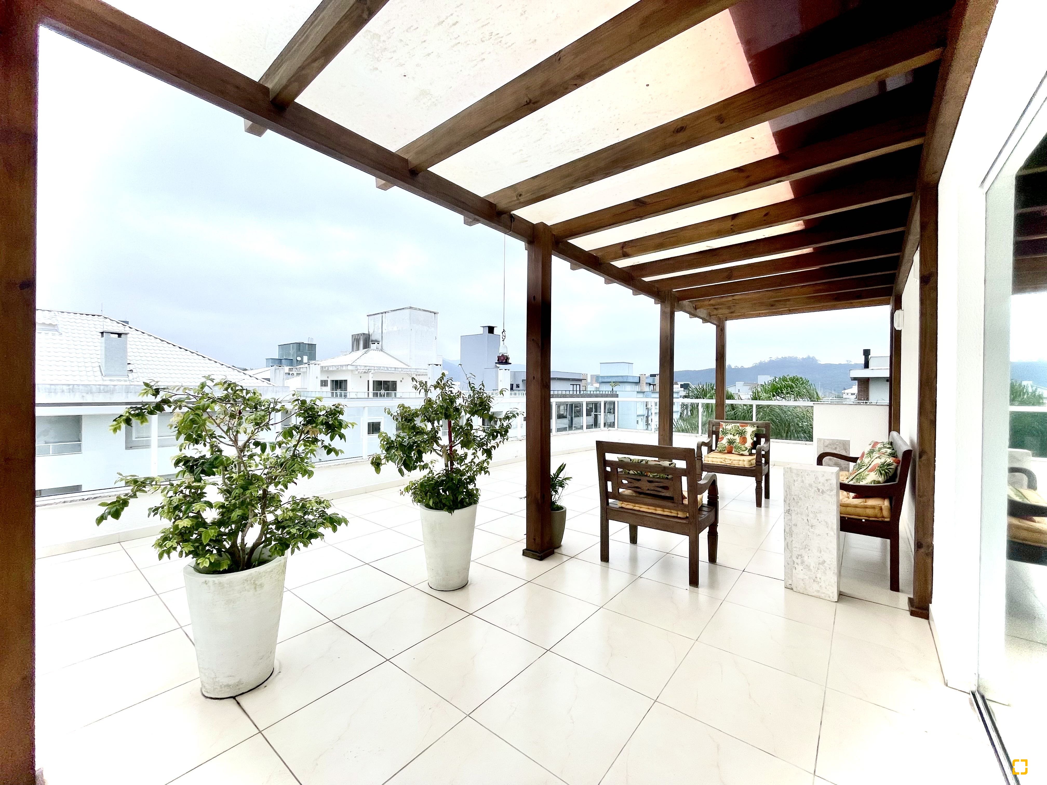 Cobertura com 224m², 4 quartos (sendo 1 suíte), 2 garagens, no bairro Ingleses em Florianópolis