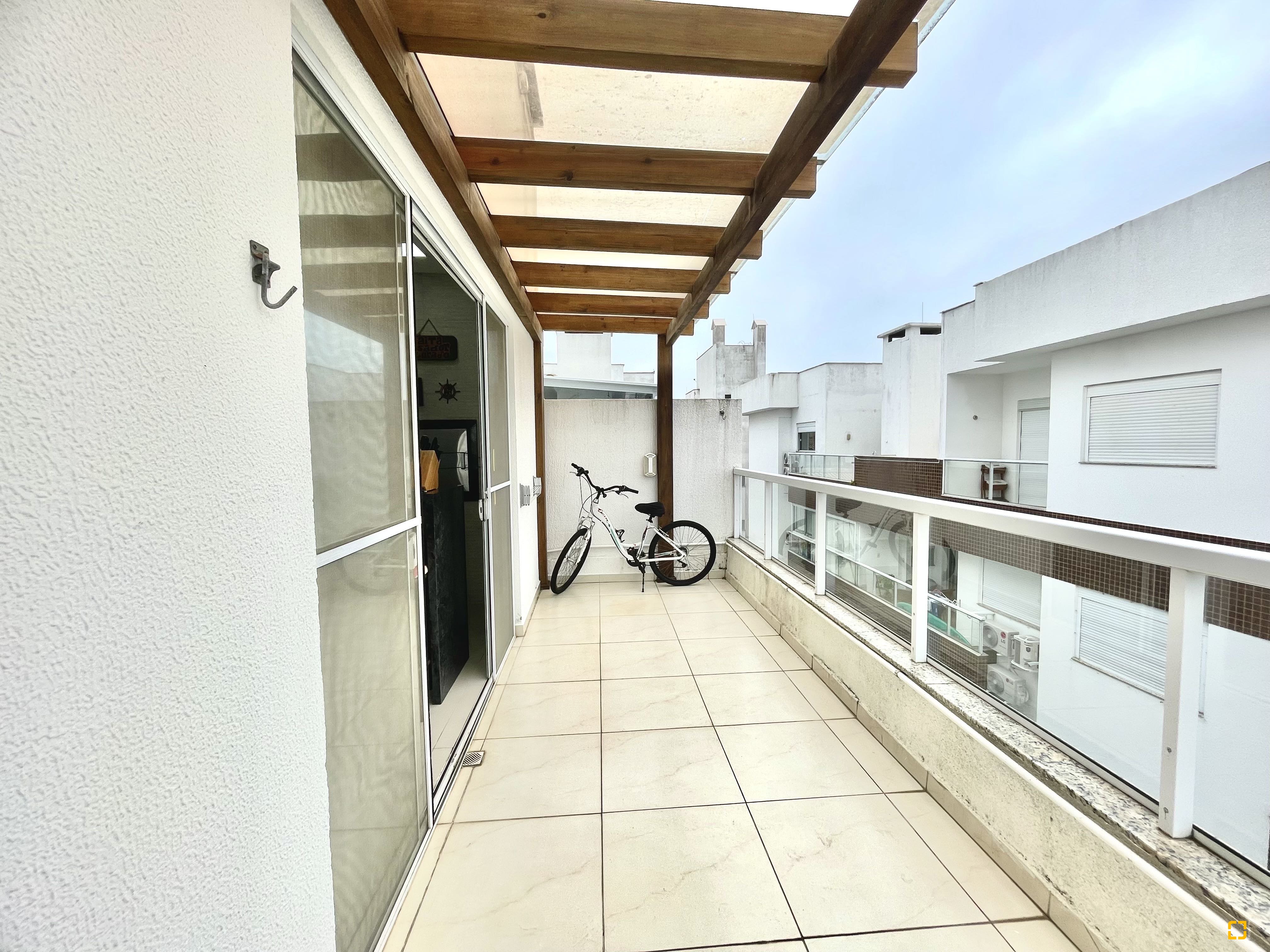 Cobertura com 224m², 4 quartos (sendo 1 suíte), 2 garagens, no bairro Ingleses em Florianópolis