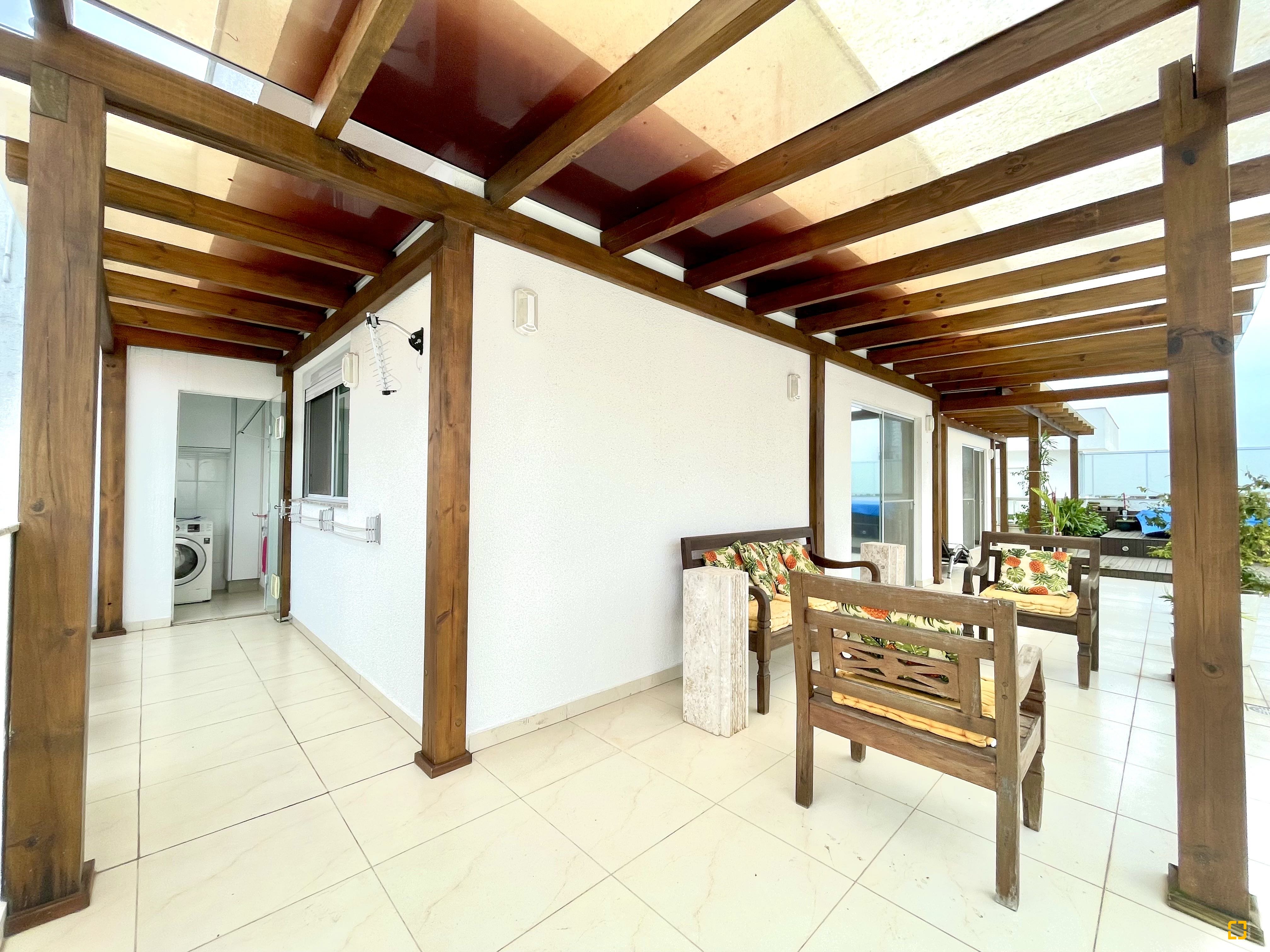 Cobertura com 224m², 4 quartos (sendo 1 suíte), 2 garagens, no bairro Ingleses em Florianópolis
