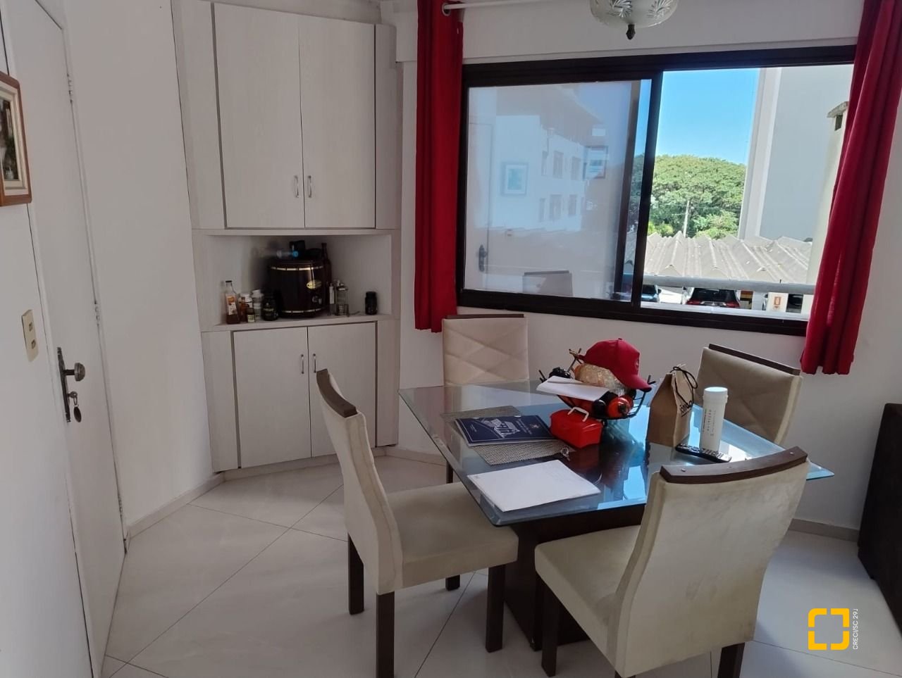 Apartamento com 88m², 4 quartos (sendo 1 suíte), 1 garagem, no bairro Centro em Florianópolis