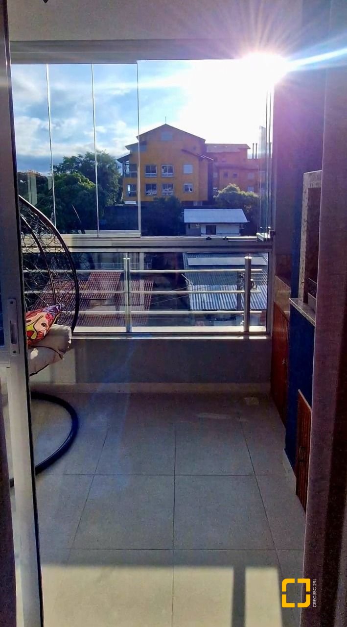 Cobertura com 140m², 4 quartos (sendo 1 suíte), 2 garagens, no bairro Jurerê em Florianópolis
