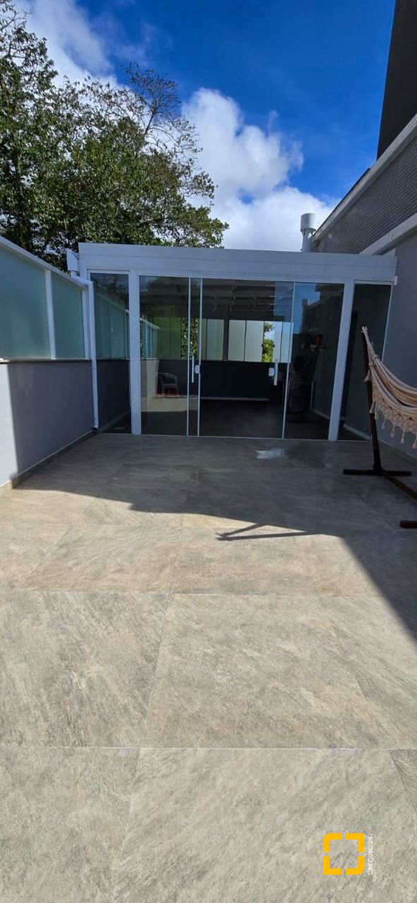 Cobertura com 140m², 4 quartos (sendo 1 suíte), 2 garagens, no bairro Jurerê em Florianópolis