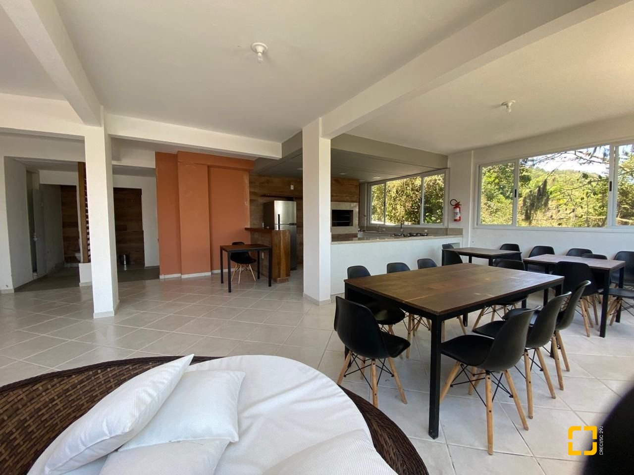Cobertura com 140m², 4 quartos (sendo 1 suíte), 2 garagens, no bairro Jurerê em Florianópolis