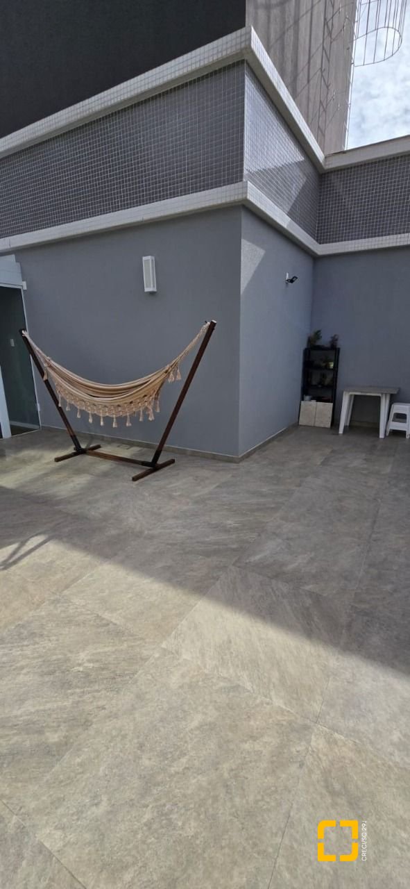 Cobertura com 140m², 4 quartos (sendo 1 suíte), 2 garagens, no bairro Jurerê em Florianópolis