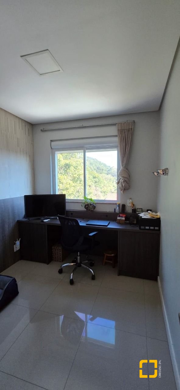 Cobertura com 140m², 4 quartos (sendo 1 suíte), 2 garagens, no bairro Jurerê em Florianópolis