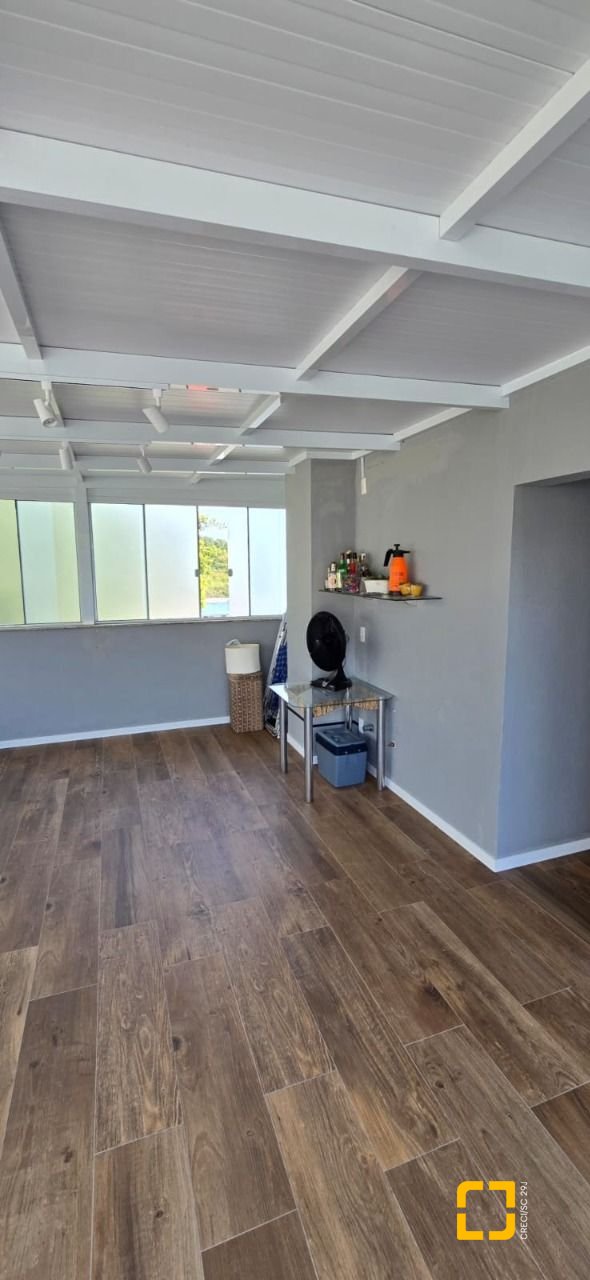 Cobertura com 140m², 4 quartos (sendo 1 suíte), 2 garagens, no bairro Jurerê em Florianópolis