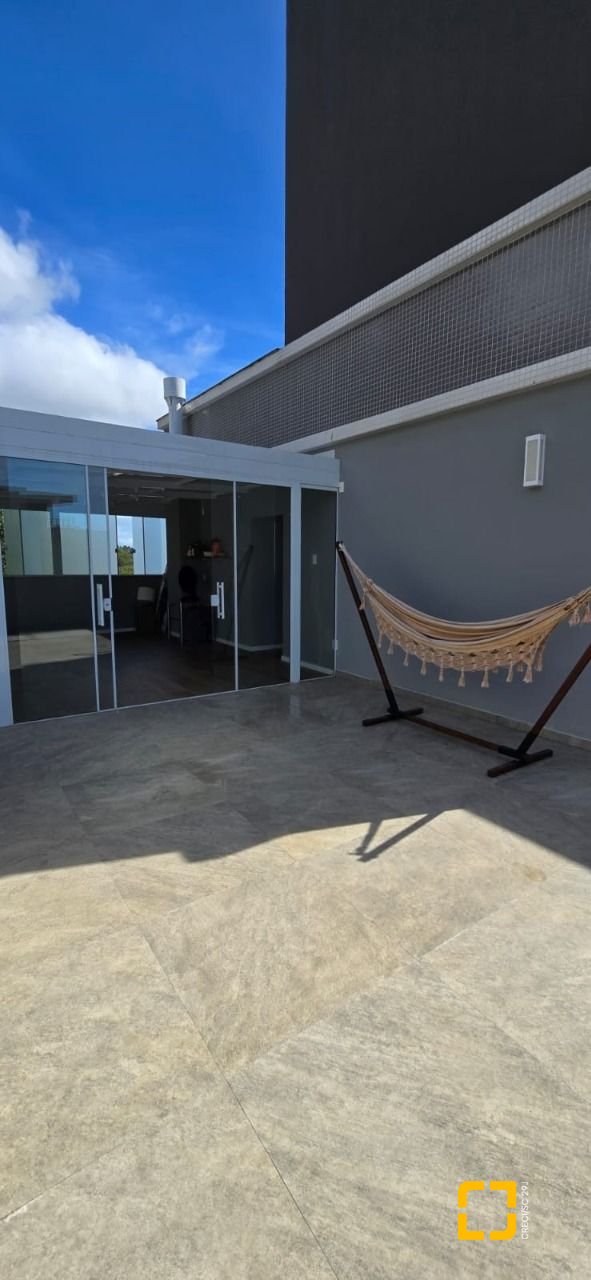 Cobertura com 140m², 4 quartos (sendo 1 suíte), 2 garagens, no bairro Jurerê em Florianópolis