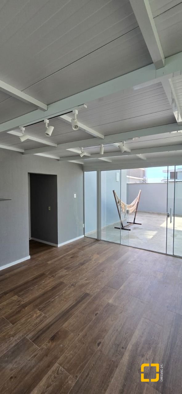 Cobertura com 140m², 4 quartos (sendo 1 suíte), 2 garagens, no bairro Jurerê em Florianópolis