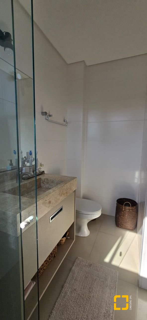 Cobertura com 140m², 4 quartos (sendo 1 suíte), 2 garagens, no bairro Jurerê em Florianópolis