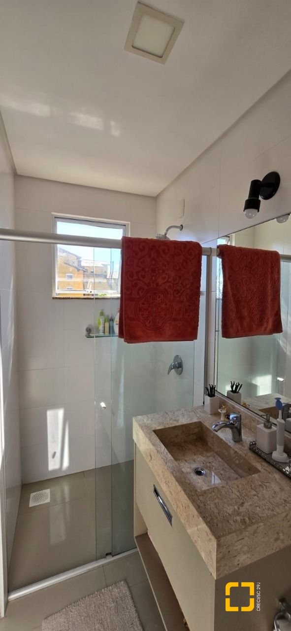 Cobertura com 140m², 4 quartos (sendo 1 suíte), 2 garagens, no bairro Jurerê em Florianópolis