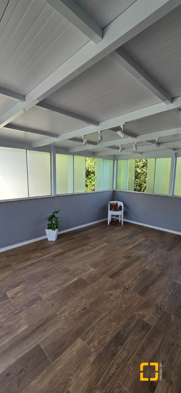 Cobertura com 140m², 4 quartos (sendo 1 suíte), 2 garagens, no bairro Jurerê em Florianópolis
