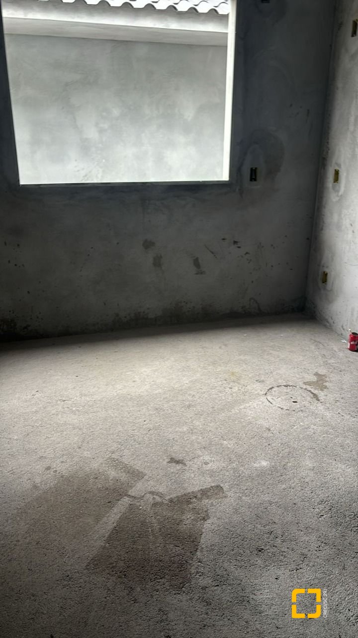 Casa com 129m², 4 quartos (sendo 1 suíte), 2 garagens, no bairro Canasvieiras em Florianópolis
