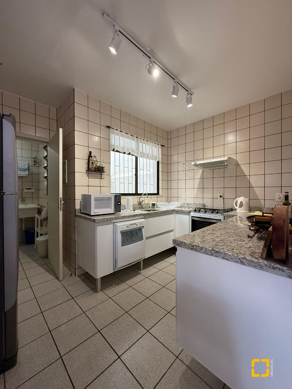 Apartamento com 186m², 7 quartos (sendo 3 suítes), 2 garagens, no bairro Ingleses em Florianópolis