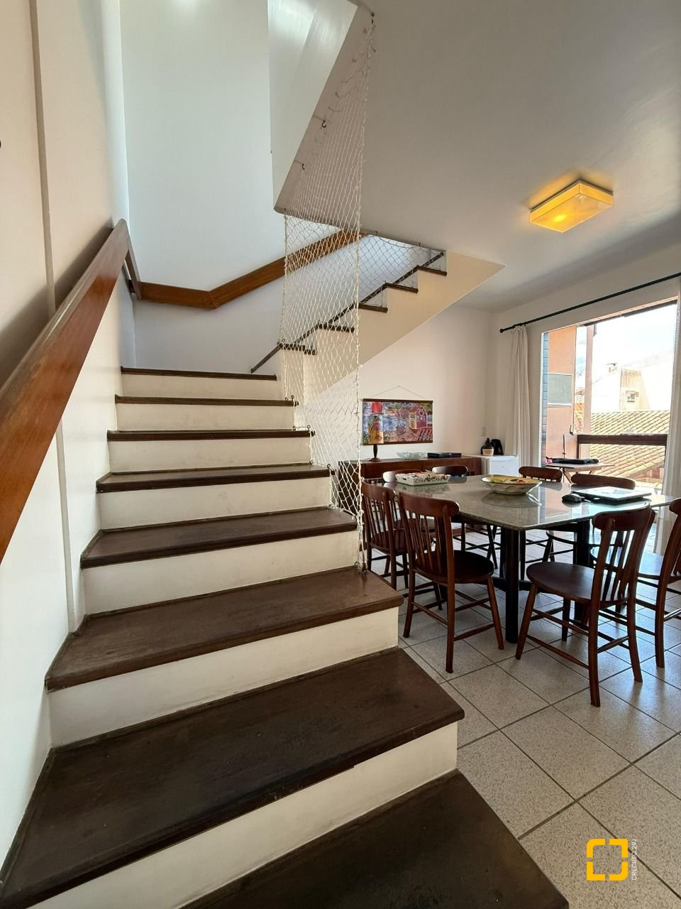 Apartamento com 186m², 7 quartos (sendo 3 suítes), 2 garagens, no bairro Ingleses em Florianópolis