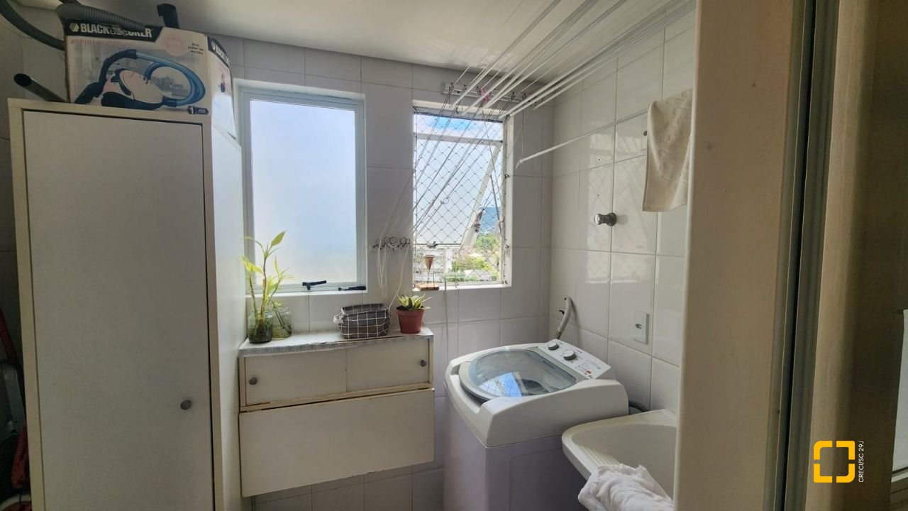 Apartamento com 91m², 4 quartos (sendo 1 suíte), 2 garagens, no bairro Córrego Grande em Florianópolis