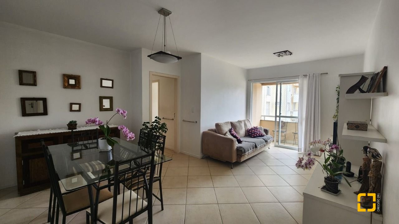 Apartamento com 91m², 4 quartos (sendo 1 suíte), 2 garagens, no bairro Córrego Grande em Florianópolis