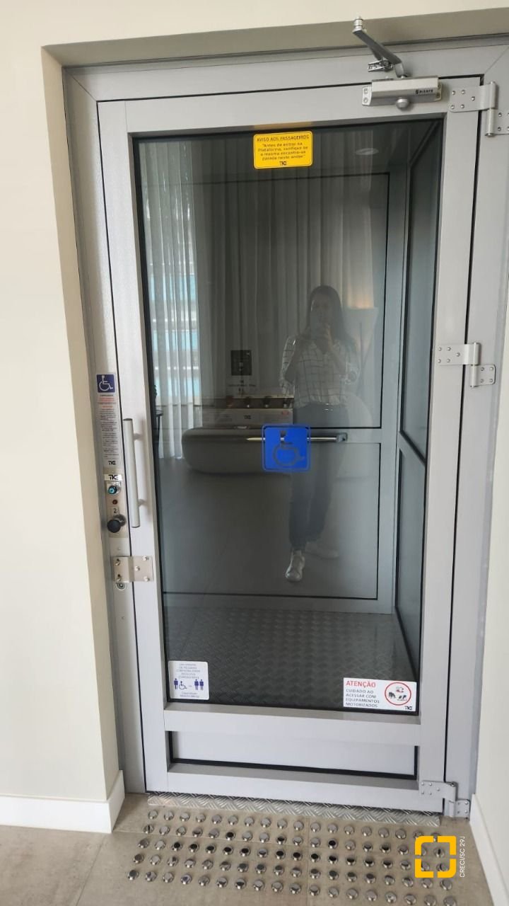 Apartamento com 106m², 4 quartos (sendo 2 suítes), 2 garagens, no bairro João Paulo em Florianópolis