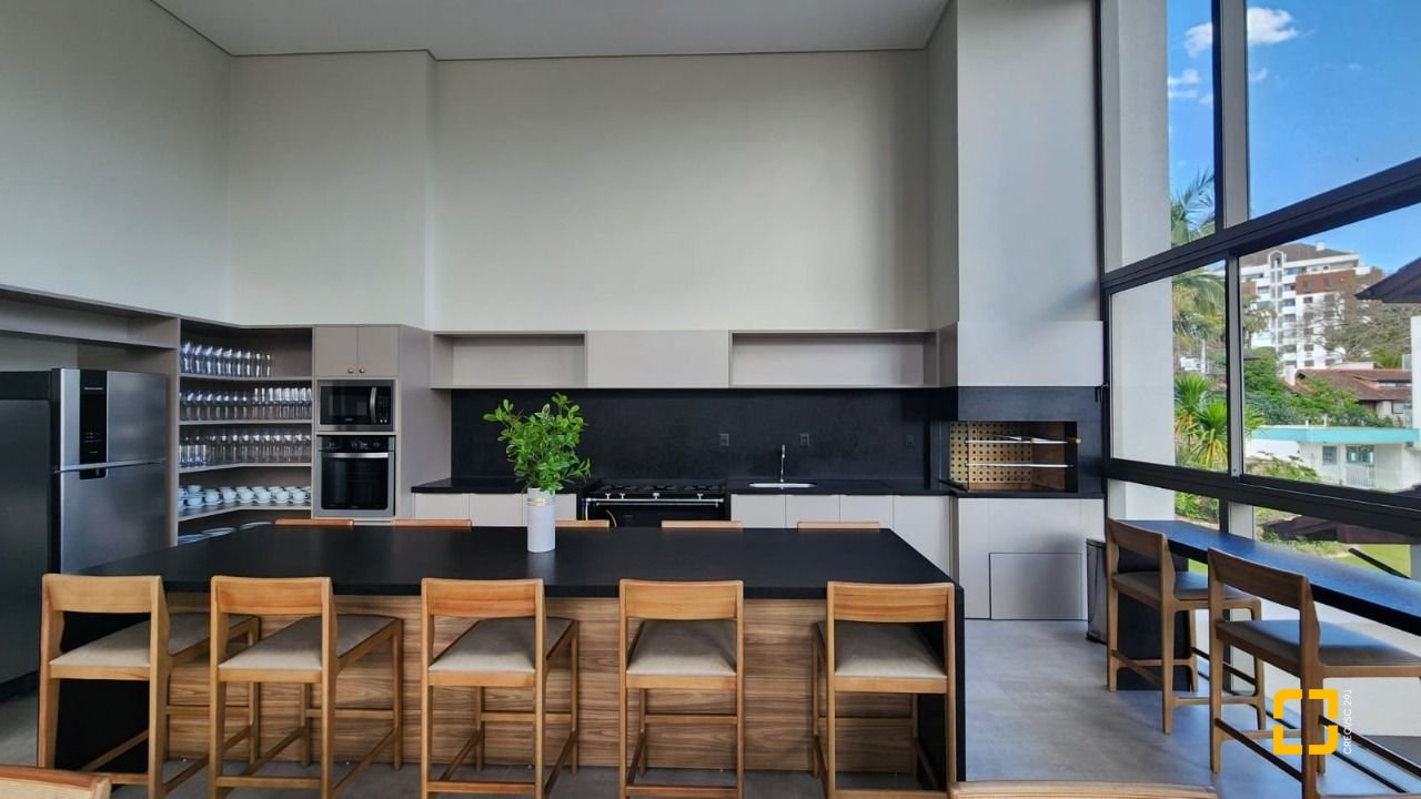 Apartamento com 106m², 4 quartos (sendo 2 suítes), 2 garagens, no bairro João Paulo em Florianópolis