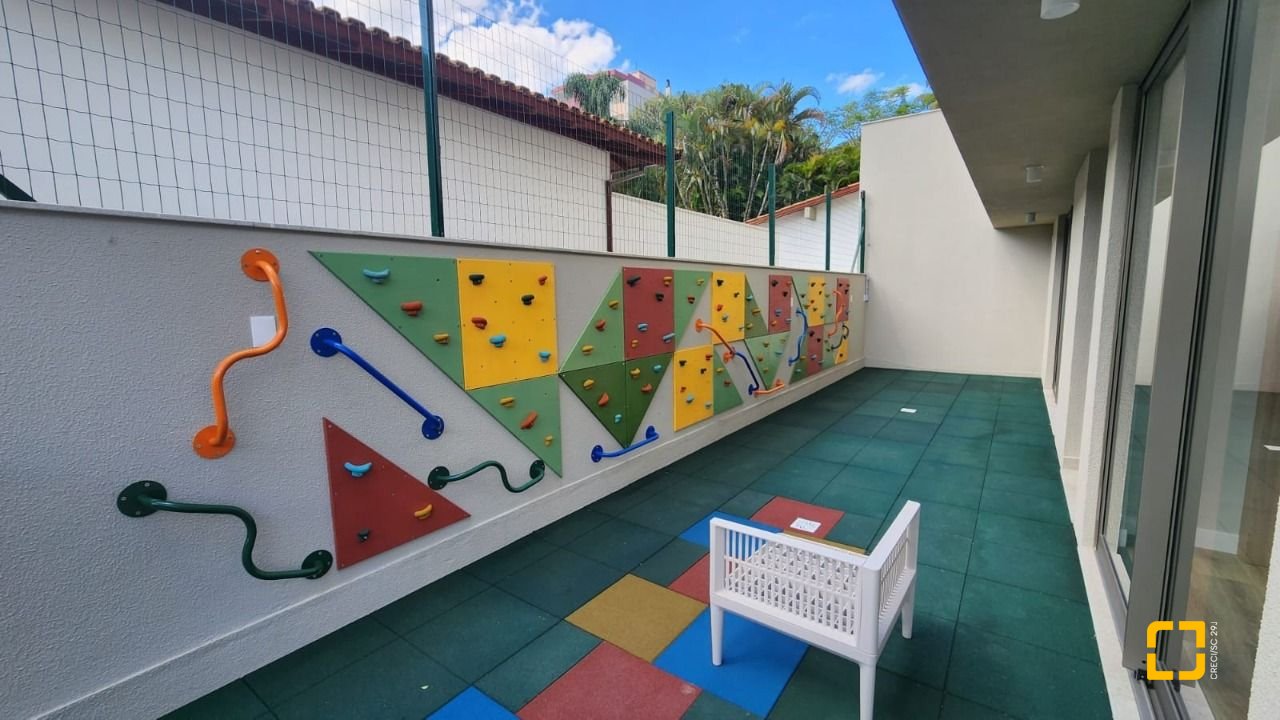 Apartamento com 106m², 4 quartos (sendo 2 suítes), 2 garagens, no bairro João Paulo em Florianópolis