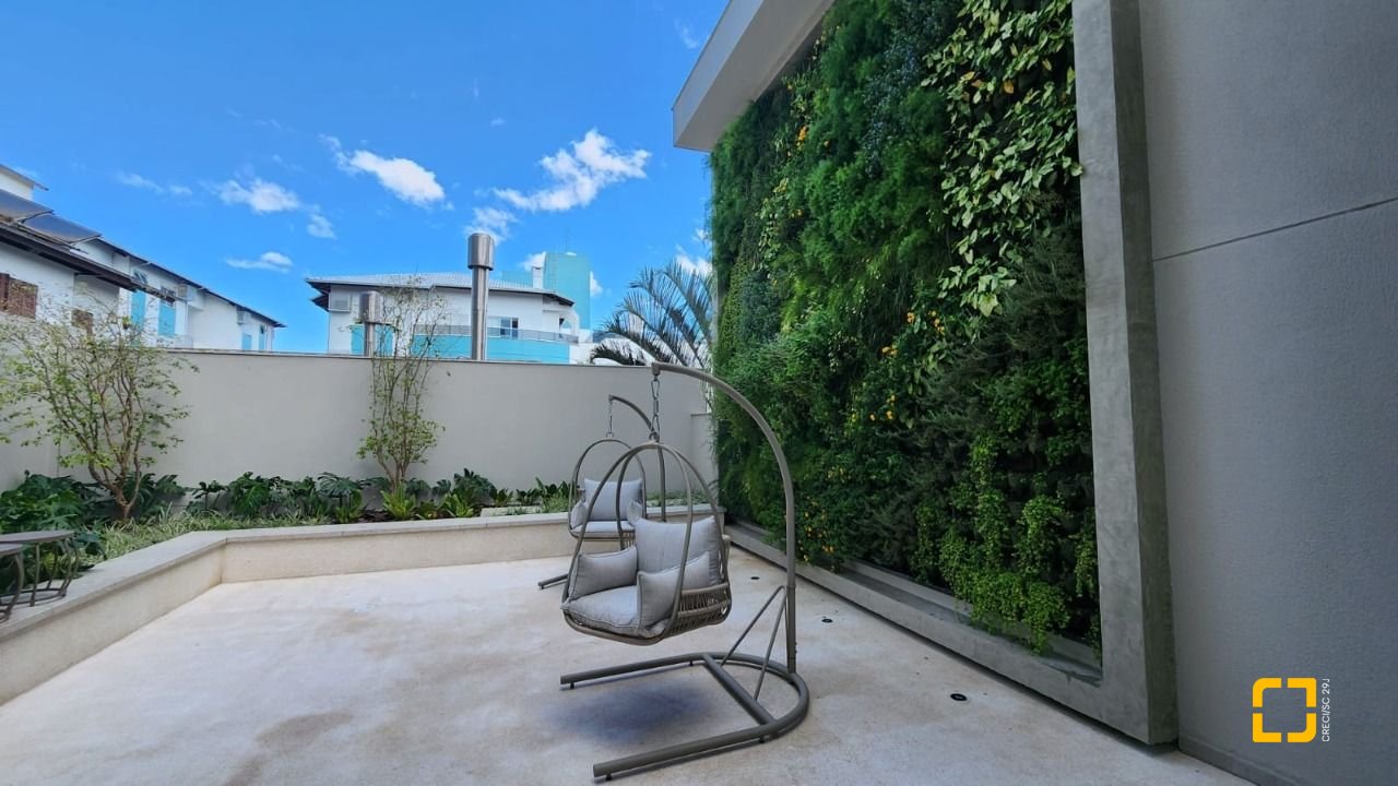 Apartamento com 106m², 4 quartos (sendo 2 suítes), 2 garagens, no bairro João Paulo em Florianópolis