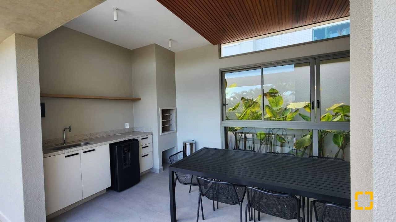 Apartamento com 106m², 4 quartos (sendo 2 suítes), 2 garagens, no bairro João Paulo em Florianópolis