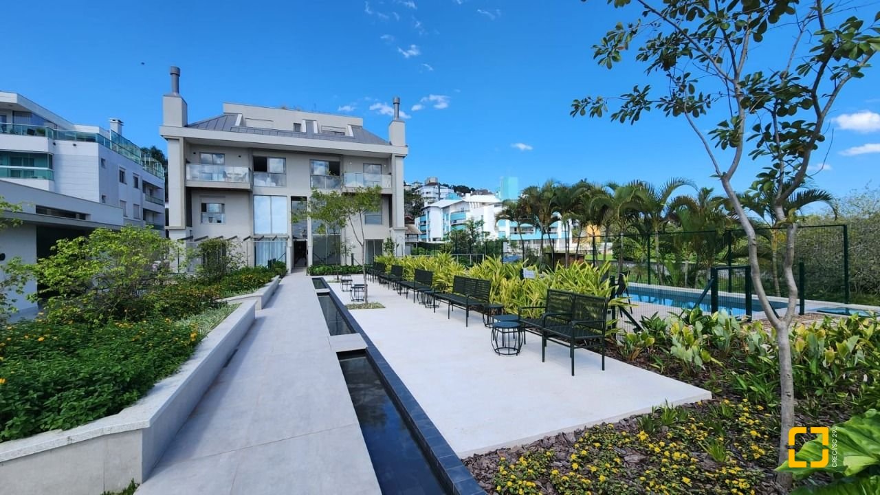 Apartamento com 106m², 4 quartos (sendo 2 suítes), 2 garagens, no bairro João Paulo em Florianópolis