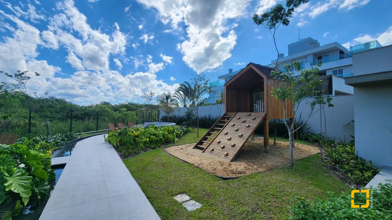 Apartamento com 106m², 4 quartos (sendo 2 suítes), 2 garagens, no bairro João Paulo em Florianópolis