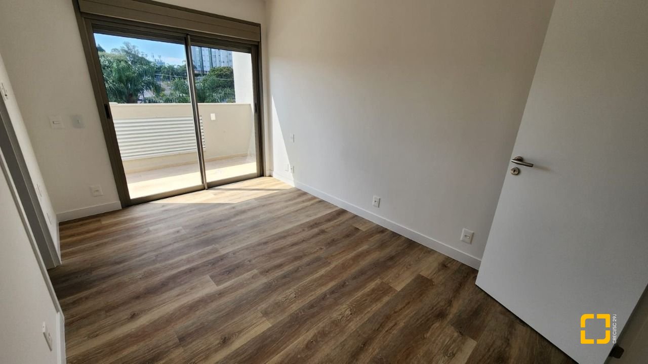 Apartamento com 106m², 4 quartos (sendo 2 suítes), 2 garagens, no bairro João Paulo em Florianópolis