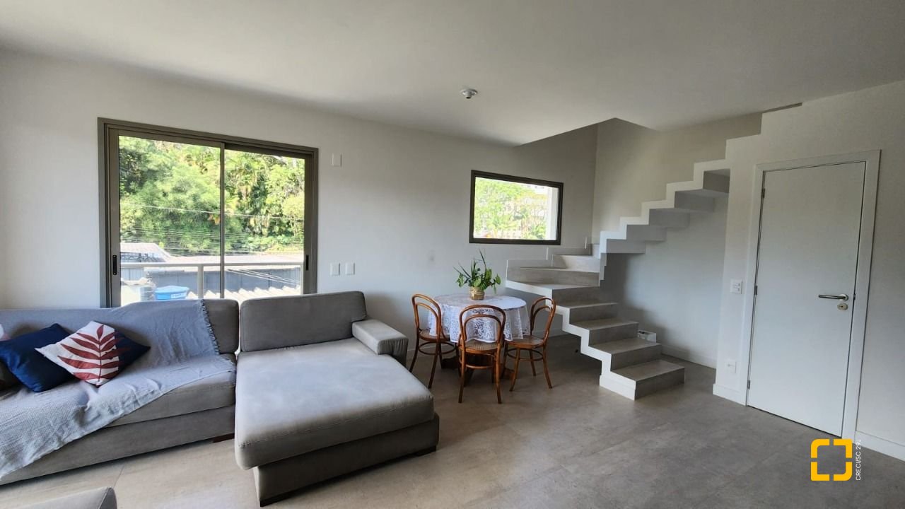 Apartamento com 106m², 4 quartos (sendo 2 suítes), 2 garagens, no bairro João Paulo em Florianópolis