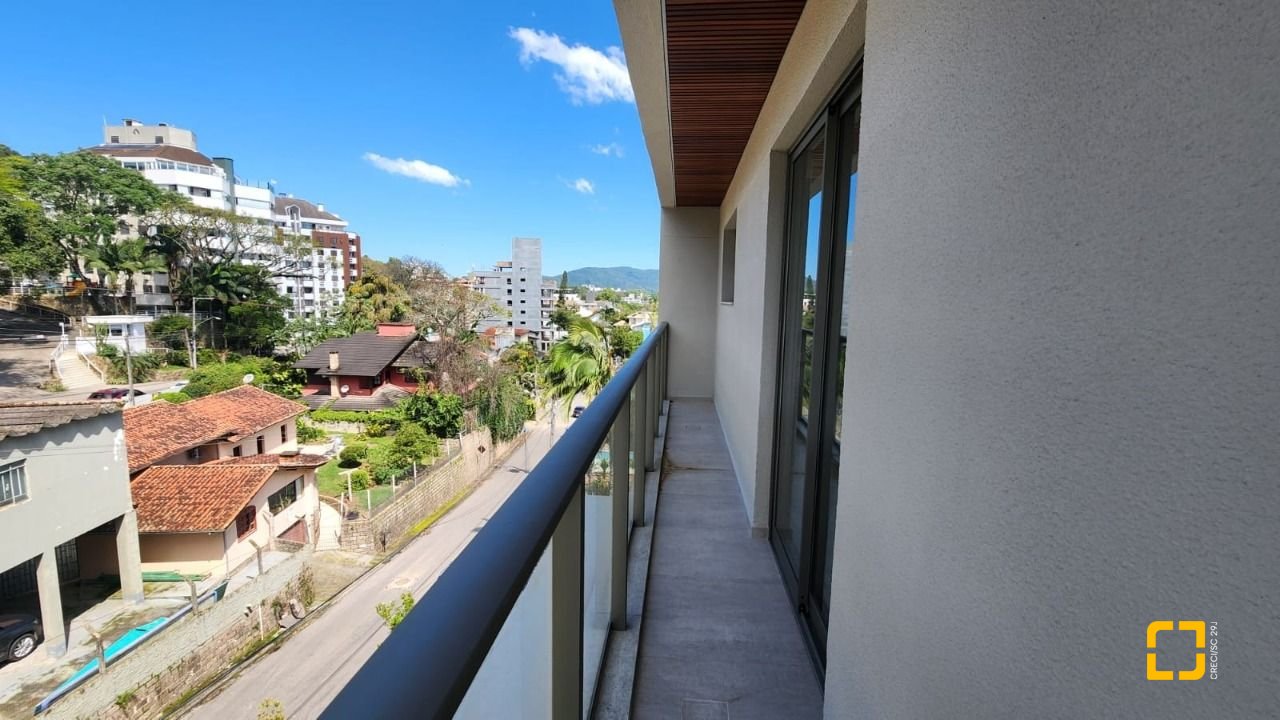 Apartamento com 106m², 4 quartos (sendo 2 suítes), 2 garagens, no bairro João Paulo em Florianópolis