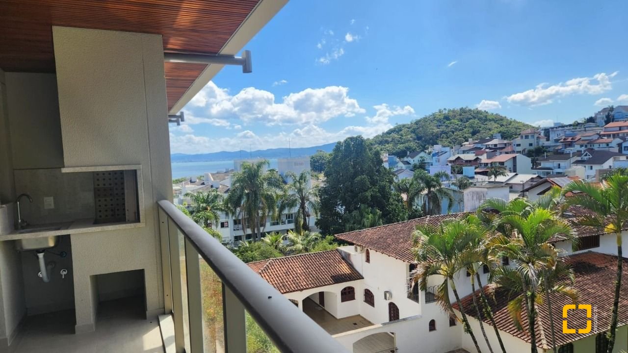 Apartamento com 106m², 4 quartos (sendo 2 suítes), 2 garagens, no bairro João Paulo em Florianópolis