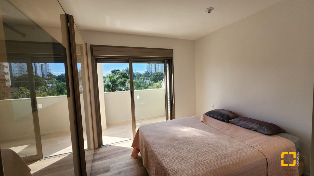 Apartamento com 106m², 4 quartos (sendo 2 suítes), 2 garagens, no bairro João Paulo em Florianópolis
