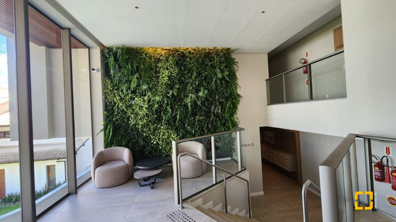 Apartamento com 106m², 4 quartos (sendo 2 suítes), 2 garagens, no bairro João Paulo em Florianópolis