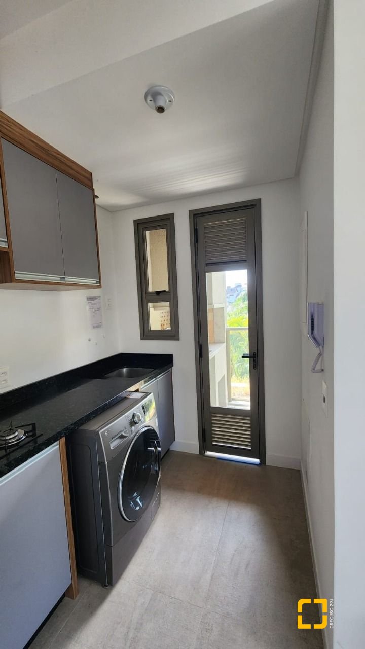 Apartamento com 106m², 4 quartos (sendo 2 suítes), 2 garagens, no bairro João Paulo em Florianópolis