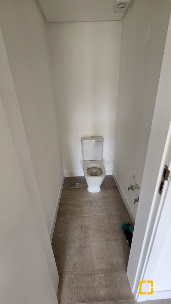 Apartamento com 106m², 4 quartos (sendo 2 suítes), 2 garagens, no bairro João Paulo em Florianópolis